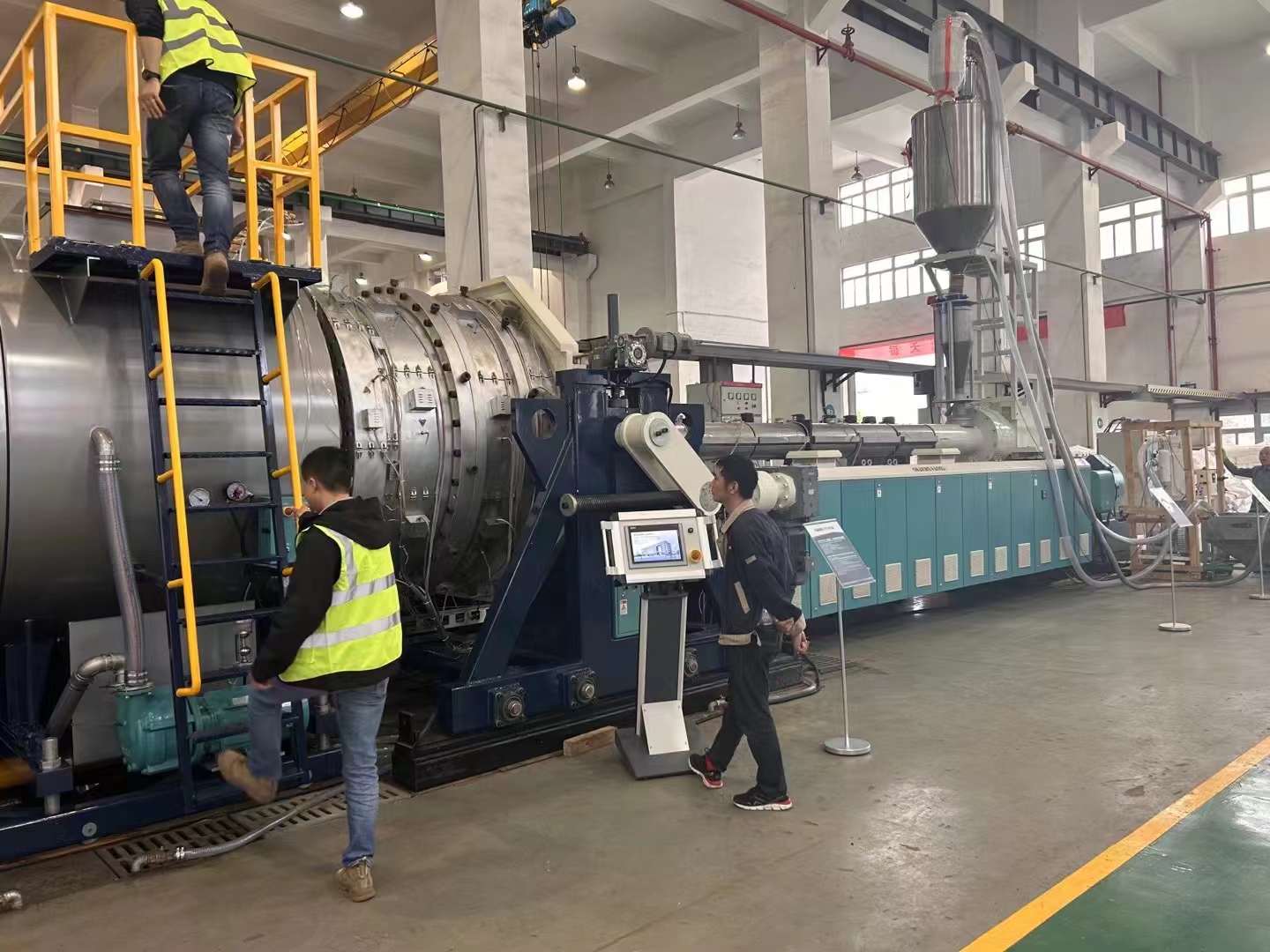 Fang Li analizuoja vamzdžių ekstruzijos gamybos linijos principą, taikymą ir plėtrą